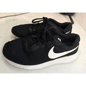 Nike Tanjun Black/White Low Top Casual Running Shoes Sneakers AR9864-001 Sz 6YW